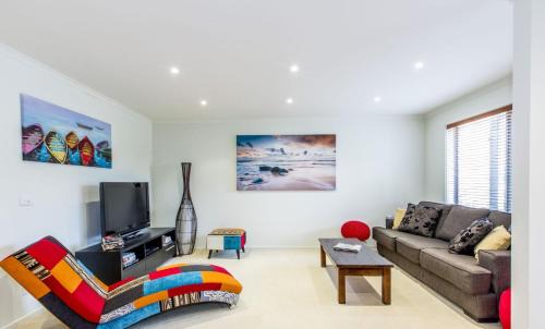 Inverloch House | Surfside Getaway in Picturesque Inverloch