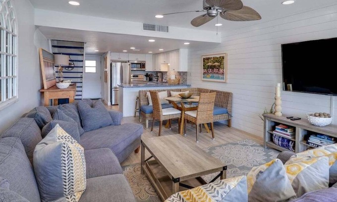 New Smyrna Beach Condo | Surfside Serenity - Beachfront w/Pool & Ocean View