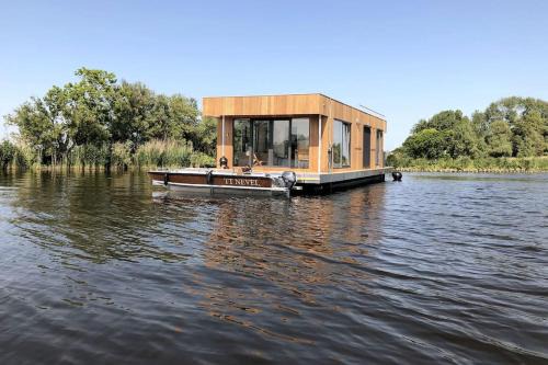 Oud Ade Boat Rental | Surla houseboat "Nevel" Kagerplassen with tender