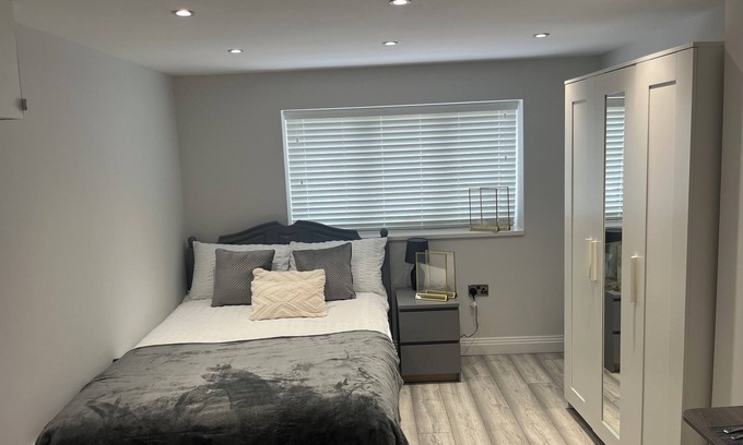 Leicester Apartment | surround yourself with this stylist,modern,clean and very practical space