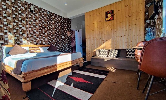 Matiana Cottage | Surrounded by Mountains Deluxe Room- King size bed