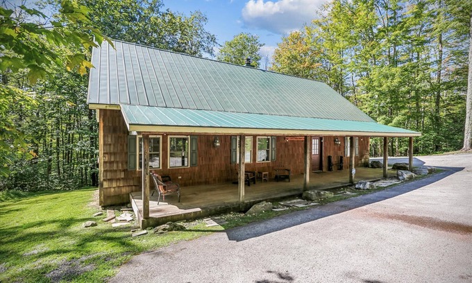 Old Timberline House | Surrounded by peace, quiet, and nature~welcome to Woodhaven!