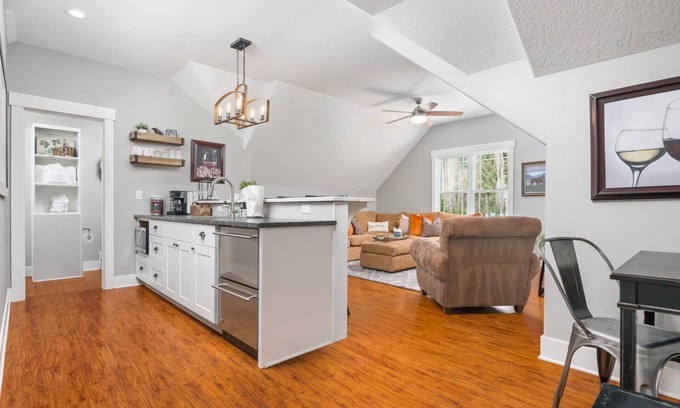 Newberg House | Surrounded by Vineyards and Farmland, New Décor and Furnishings Throughout, 3 Miles to Newberg