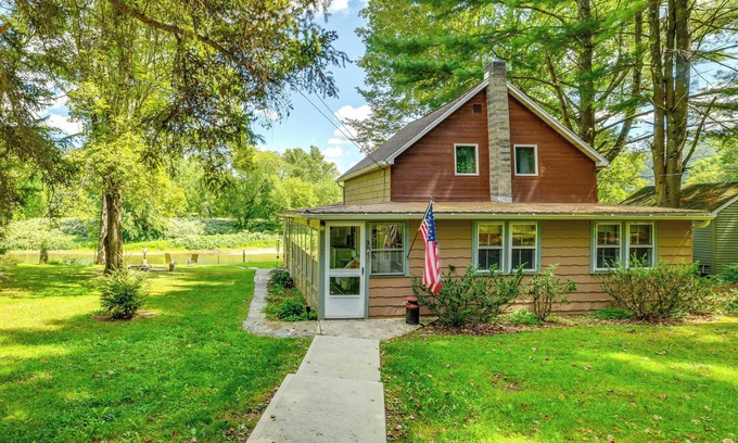 Susquehanna Cabin | Susquehanna River Cabin: Hike, Hunt & Fish!