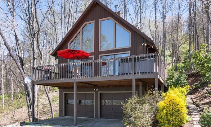 Skyland Cabin | Suzie's Luxury Cabin Asheville HOT TUB VIEWS nr BILTMORE.