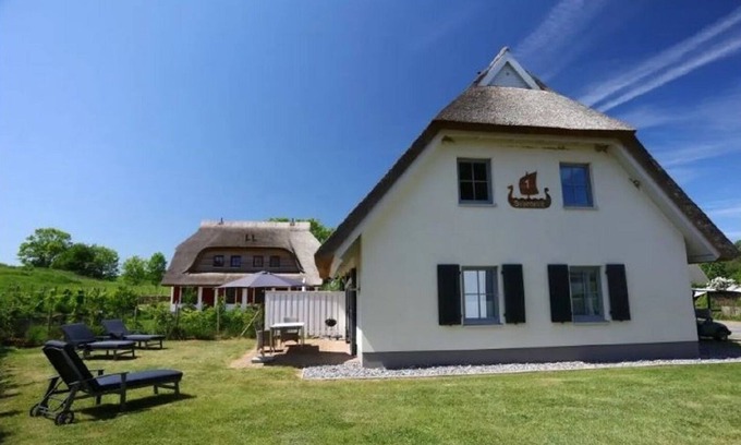 Lohme House | SVANTEVIT | Thatched semi-detached house