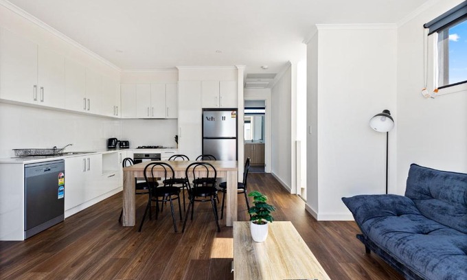 Port Adelaide House | Swainson on College