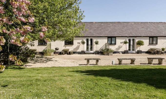 Sedgehill Cottage | SWALLOW COTTAGE, pet friendly, character holiday cottage in Semley