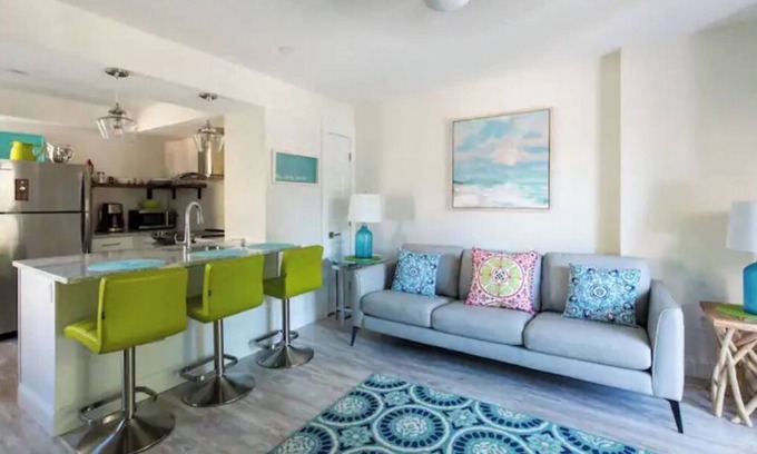 Kennebunk House | Swanky Flat in the Heart of Dock Square, SUPER CLEAN! WALK TO EVERYTHING!