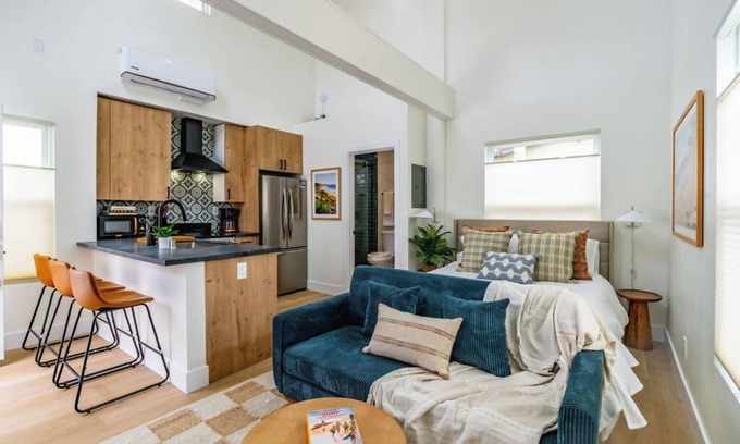 Hillcrest Apartment | Swanky Studio in Vibrant Hillcrest