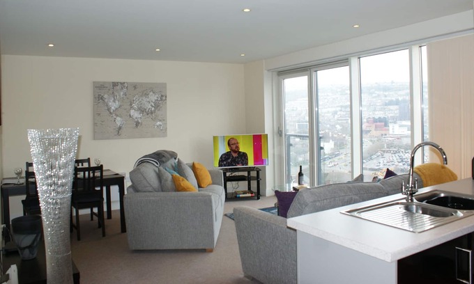 St. Thomas Apartment | Swansea, Marina and beach on the doorstep