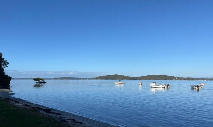 Lake Macquarie City Council House | Swansea Sands- Modern Family home close to the lake