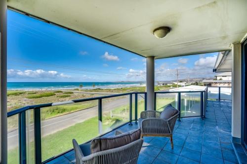 Middleton House | Sweeping Ocean Views -136 Newell - BYO Linen - PetsNegotiable - WiFi