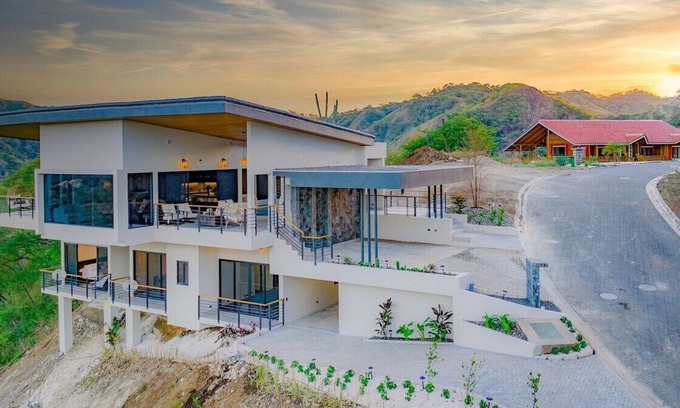 Coco House | Sweeping Views - Gated Community - Gym/Pickleball/Tennis included!