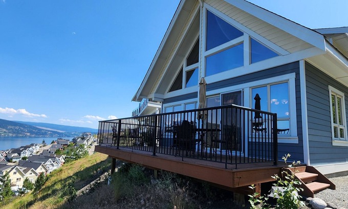 Central Okanagan House | Sweet and Sylish 1 Bedroom and Loft Okangan Cottage at La Casa