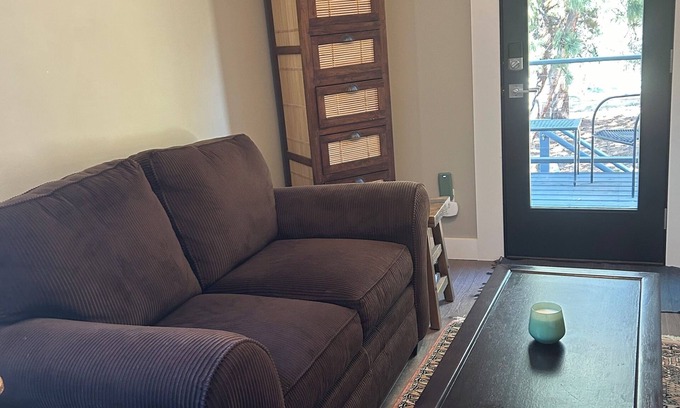 Bend Apartment | sweet apartment in trees pet friendly