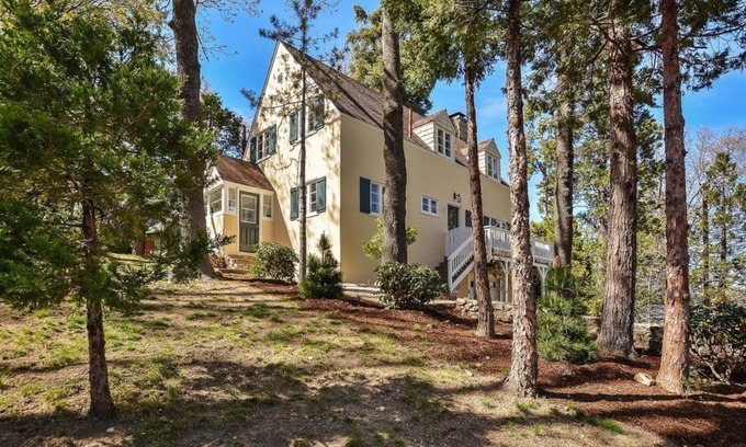 Lake Arrowhead House | SWEET BYGONE BEAUTY ~ Stunning Views ~ Walk to Village