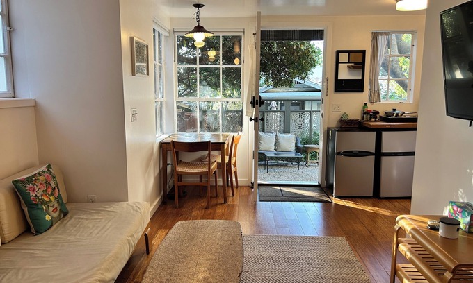 Silver Lake Apartment | Sweet Garden Studio in the Heart of Silver Lake- 30 Night Minimum