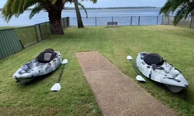 Charmhaven House | Sweet Home- Kayak-Pool-Waterfront Paradise