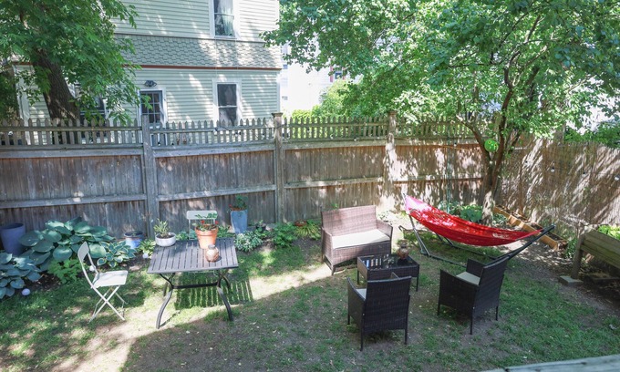 Hyde Square House | Sweet House with yard at prime location