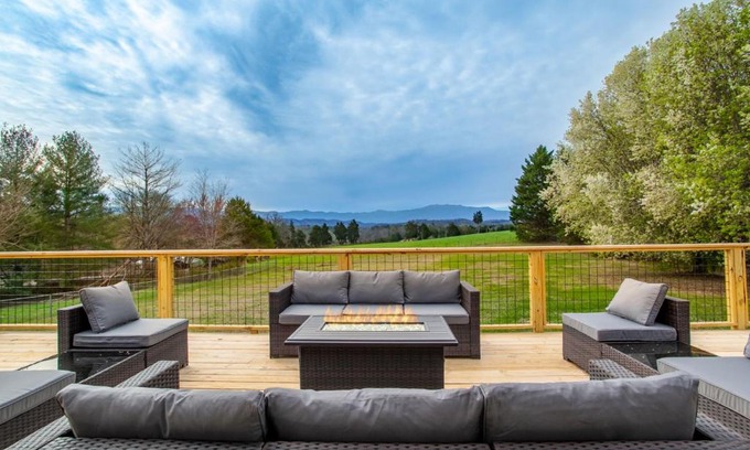 Sevierville House | Sweet Mountain Escape - View, Hot Tub, & Fire Pit!