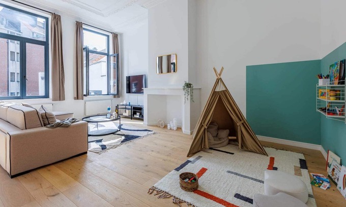 Lower Town Apartment | Sweett | Chartreux III