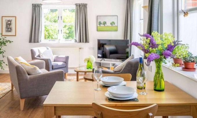 Norwich House | Swift Host | 1 bed House | Parking | Lots of space