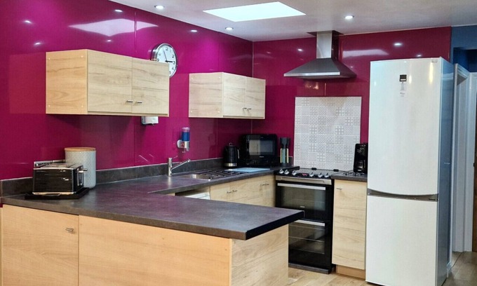 Norwich House | Swift Host | Owl Barn | Sleeps 2 | EV Charger | Private Garden