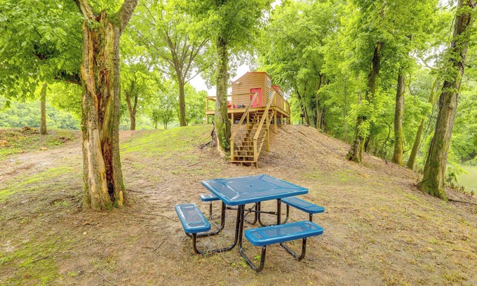 Mountain View Apartment | Swim On-Site: Riverfront Studio in Mountain View!