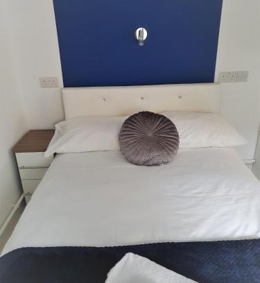 Swindon Apartment | Swindon Old Town Studio - EnterCloud9SA