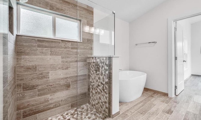 Clermont House | SWISS 14 - Lake Stephanie