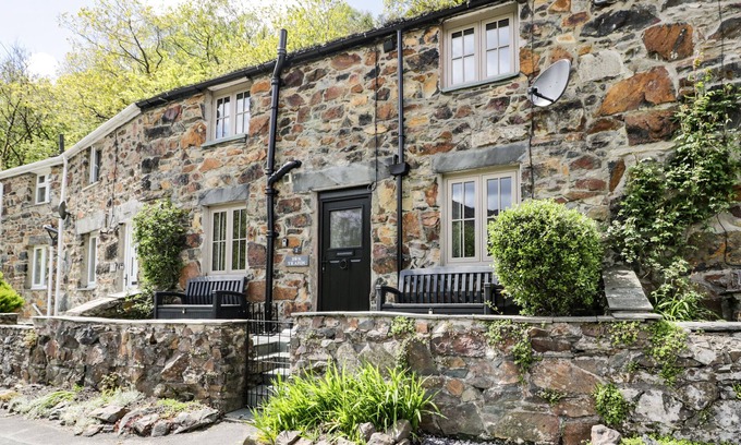 Beddgelert Cottage | SWN YR AFON, pet friendly, character holiday cottage in Beddgelert