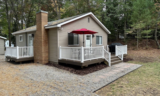St. Helen House | SXS-Fall Colors! Updated and close to trails. Weekends still Available!