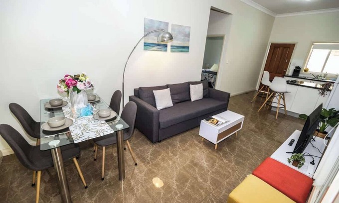Concord House | Sydney Concord Modern 2 bedroom sleeps 6 guests