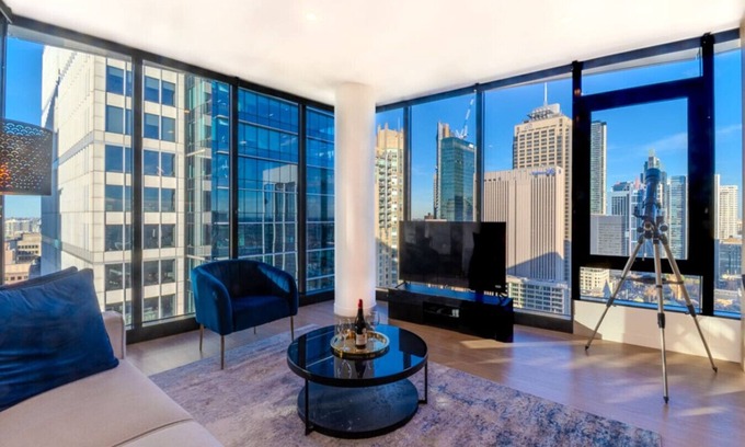 Sydney Central Business District Apartment | Sydney Luxe Observatory Home | City, Pool & Gym