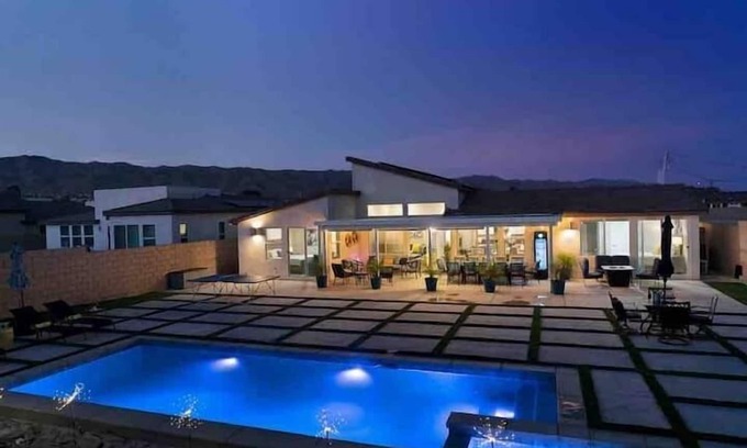 Desert Hot Springs House | Sylvanus V Fun and Relaxing Retreat
