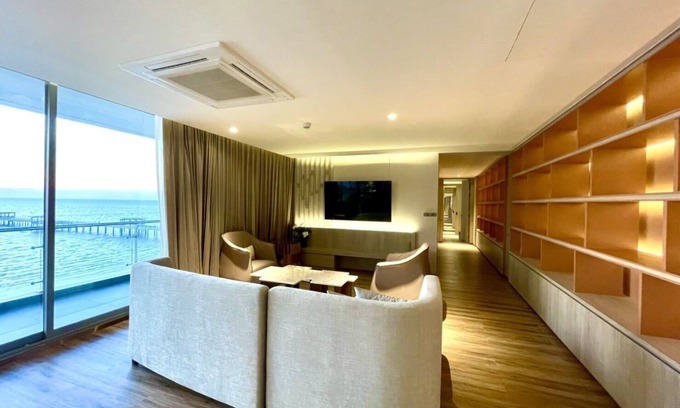 Saen Suk Hotel | Symphony of The Sea