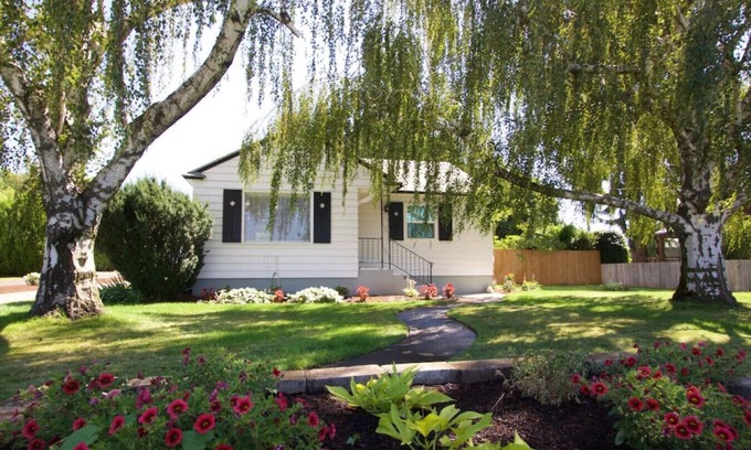 Walla Walla East House | Syvila`s Cottage 1101 Sturm Ave