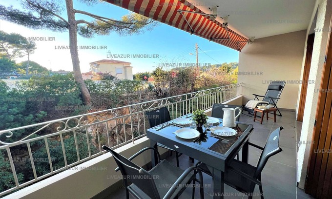 Sanary-sur-Mer Apartment | T2 apartment within walking distance of the beach and port for 4. WIFI.