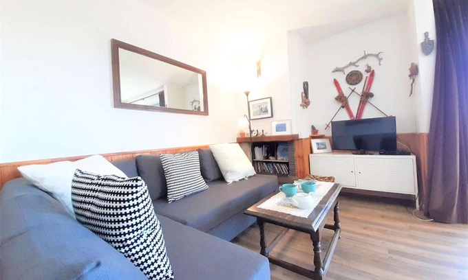Saint-Lary-Soulan Apartment | T2 cosy pour 6 pers à Saint-Lary Soulan, proche pistes, balcon et local à ski - FR-1-457-166