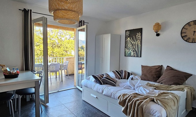 Propriano Apartment | T2 Dolce & Vita C4 sea and pool view