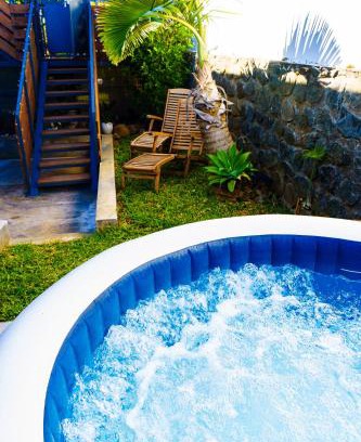 Sainte Marie Apartment | T2 L'Escale du Voyageur - Terrasse Jardin & Jacuzzi - Proche Aéroport