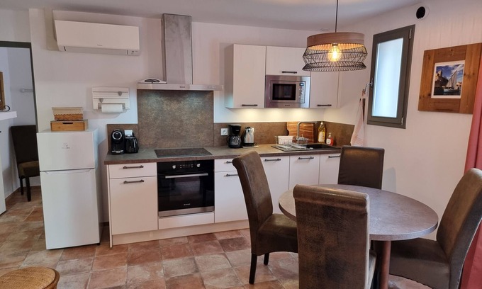 Collioure Apartment | T2 luxury in historic district, authenticity, quiet close to beaches