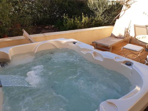 Marine de Saint Ambroggio Apartment | T2 rénové 100m plage avec SPA privatif entre calvi et ile rousse