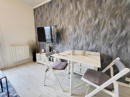 Les Sables d'Olonne Apartment | T2 Rénové avec Parking, près Port de Plaisance et Plage - Les Sables-d'Olonne - FR-1-92-929