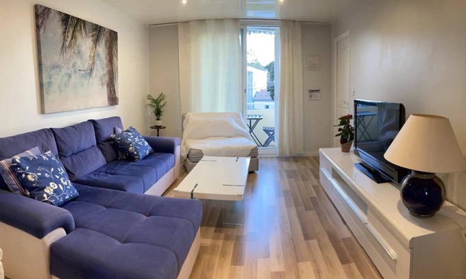 La Seyne-sur-Mer Apartment | T3, 60 m2, 3 mn walk from the sandy beach, air conditioning, quiet, WIFI