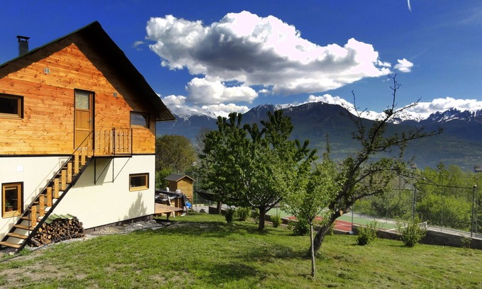 Embrun Apartment | T3 attic with private garden, air-conditioned Tennis court, EV terminal in a 2-hectare park.