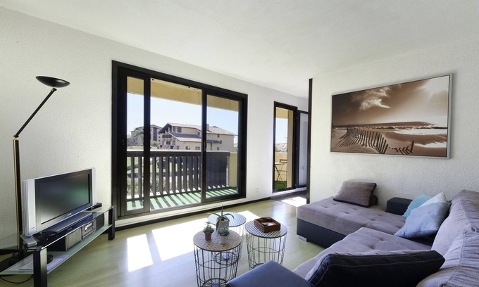 Le Penon Apartment | T3 Penon 50m from the beach and shops, balcony living room facing south, parking