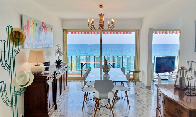Roquebrune-Cap-Martin Apartment | T4 seaside, 3rd floor, CLIM, 180 ° view, private pool, secure garage, Wifi.
