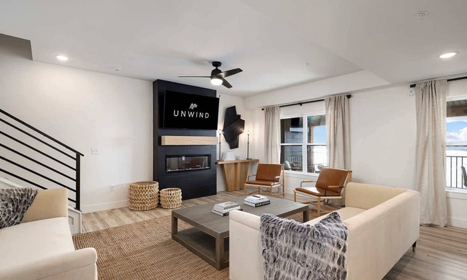 Hollister Apartment | Table Rock Hideaway - Lake View - Indoor Pool